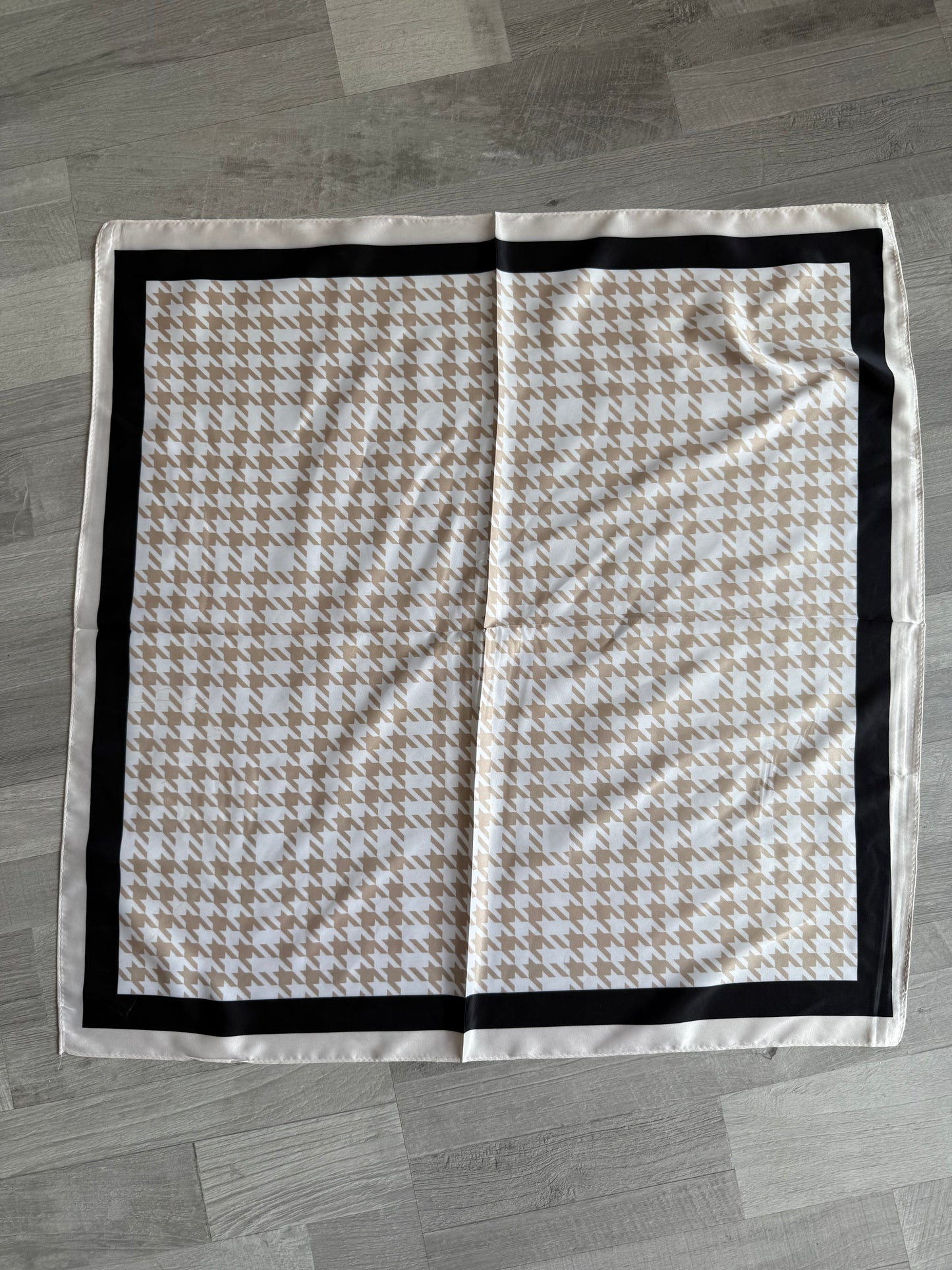 PAÑUELO 65x65 PATA GALLO