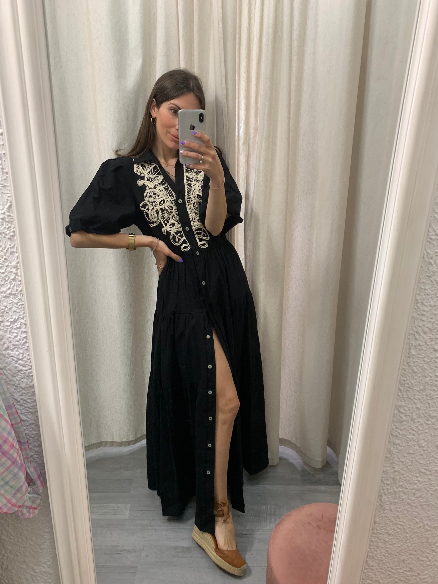 VESTIDO CONTRASTE CROCHÉ ABOTONADO