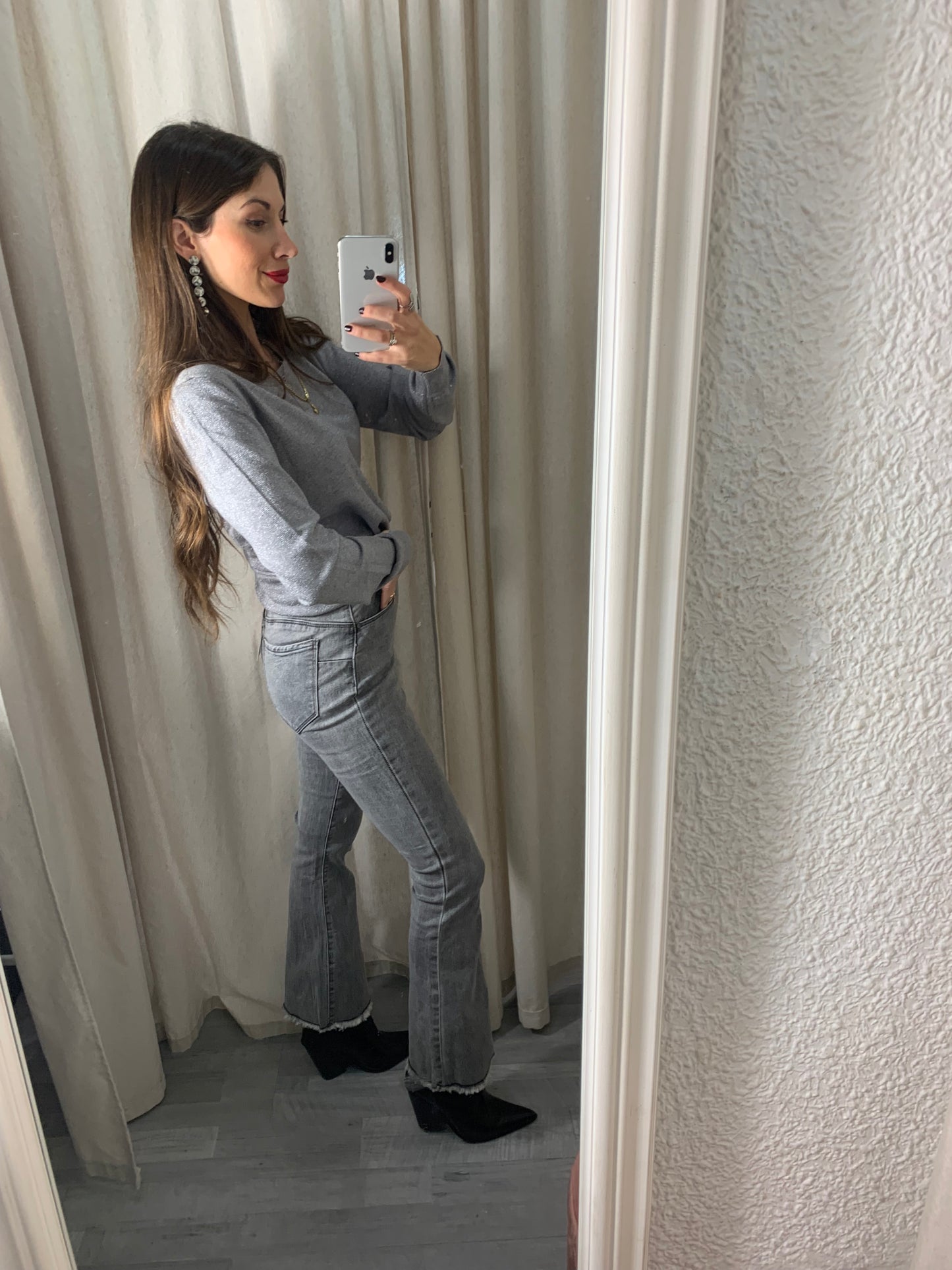 PANTALÓN GRIS DESHILACHADO