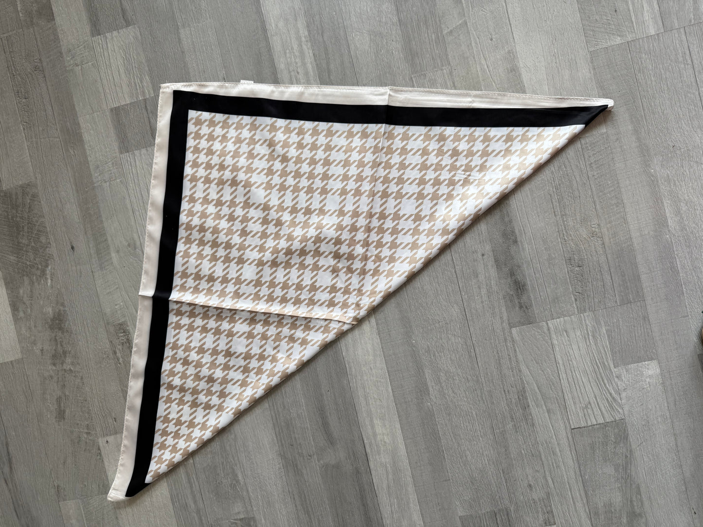 PAÑUELO 65x65 PATA GALLO