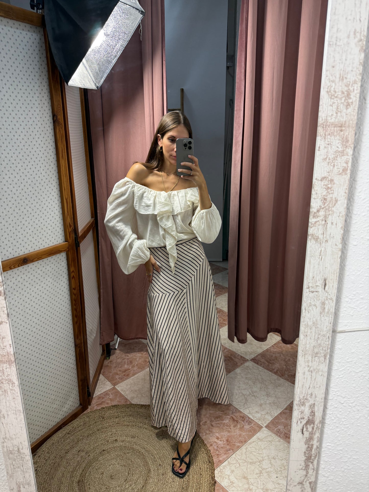 BLUSA VOLANTES Y GOMA ESCOTE