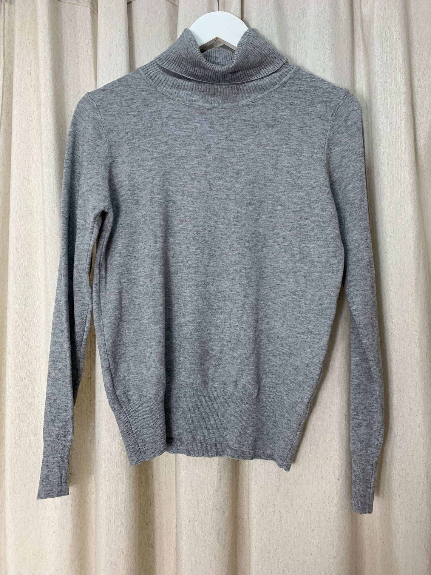 JERSEY BASIC CUELLO GRIS