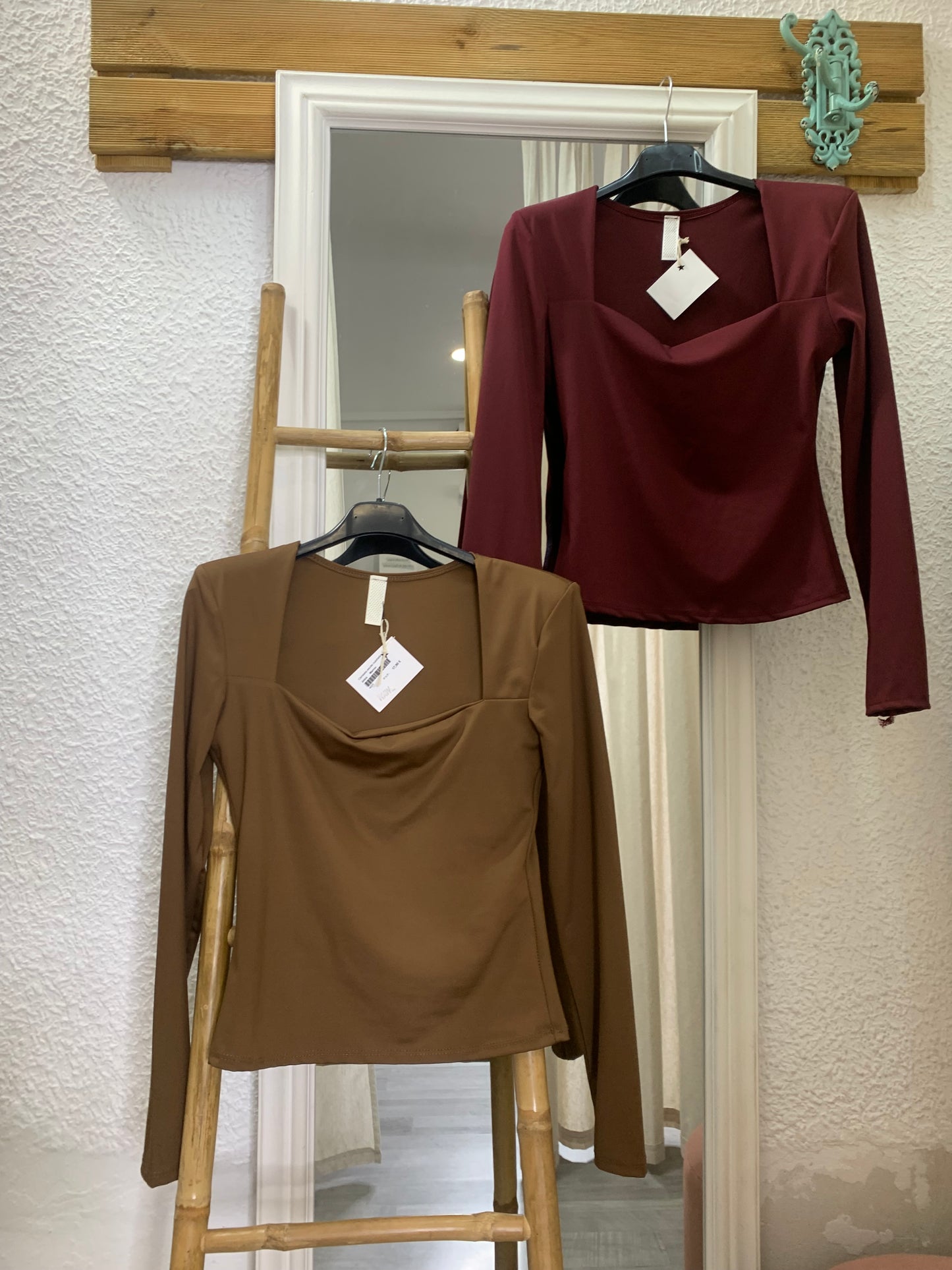 TOP LICRA ESCOTE CUADRADO BURDEOS