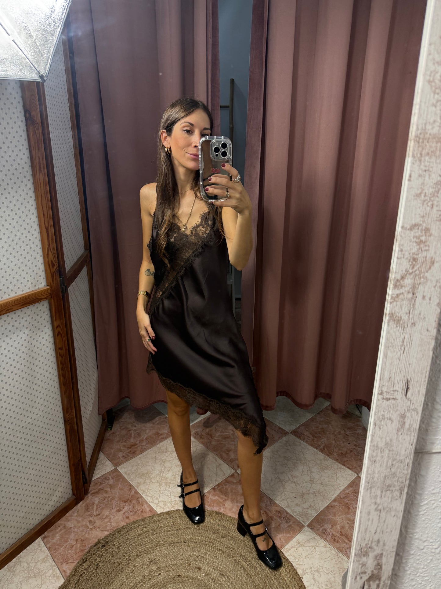 VESTIDO LENCERO ASIMÉTRICO