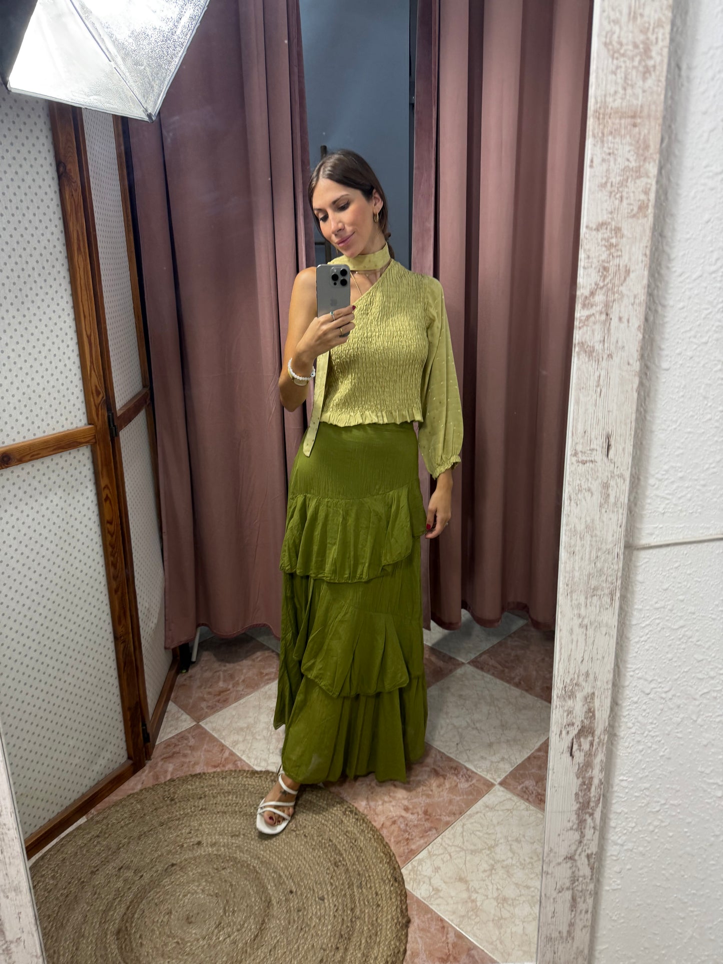 BLUSA ASIMÉTRICA DETALLES SATINADOS