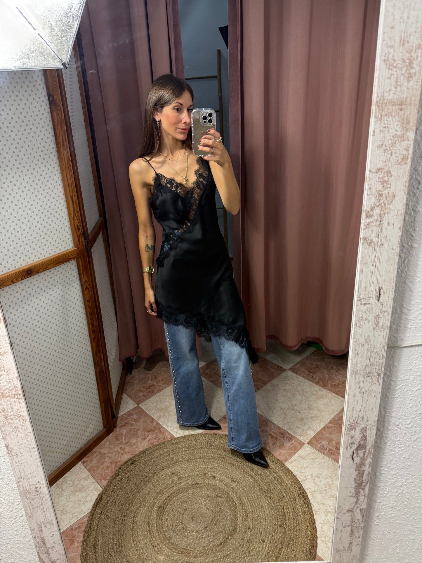 VESTIDO LENCERO ASIMÉTRICO NEGRO