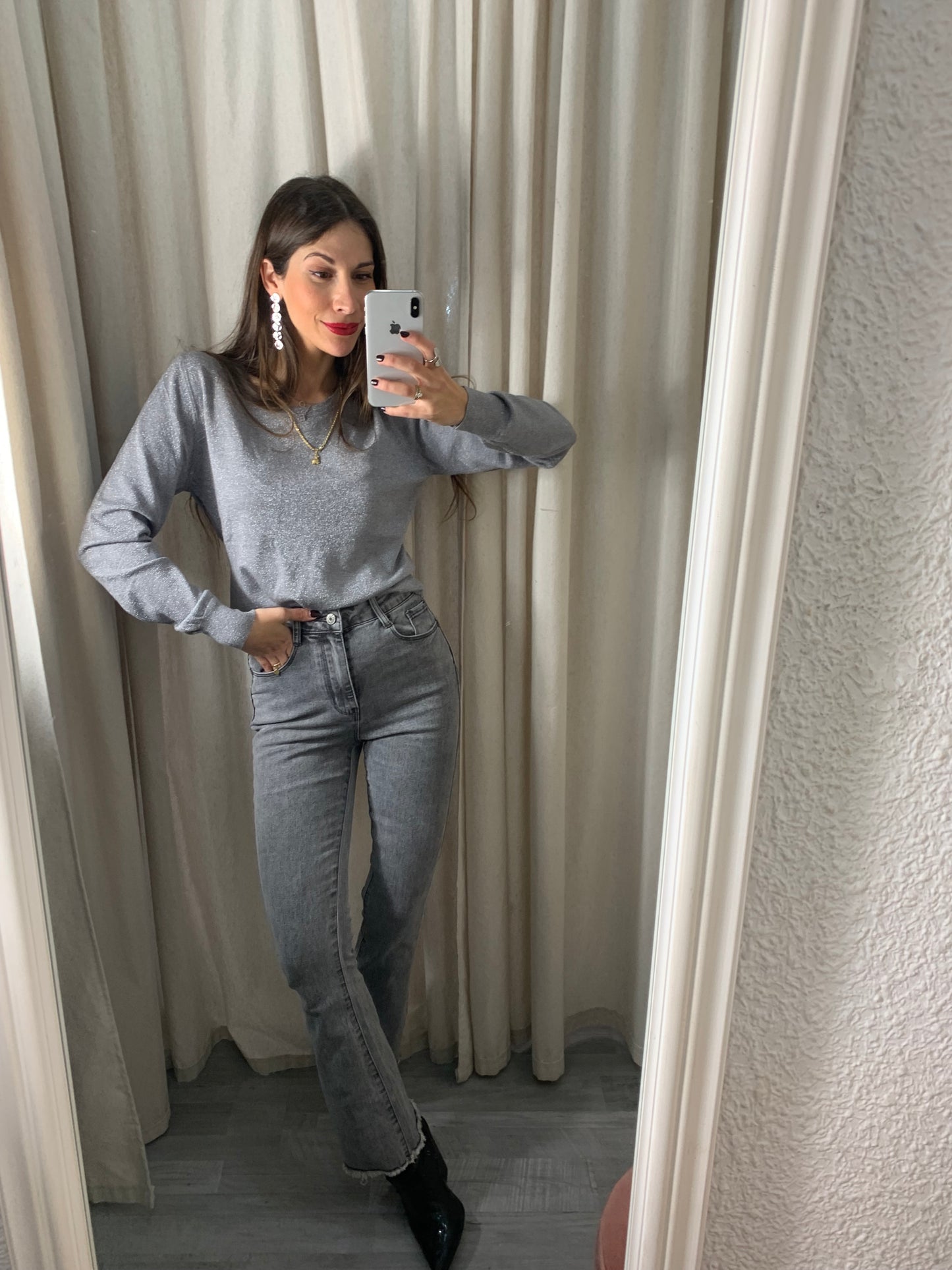 PANTALÓN GRIS DESHILACHADO