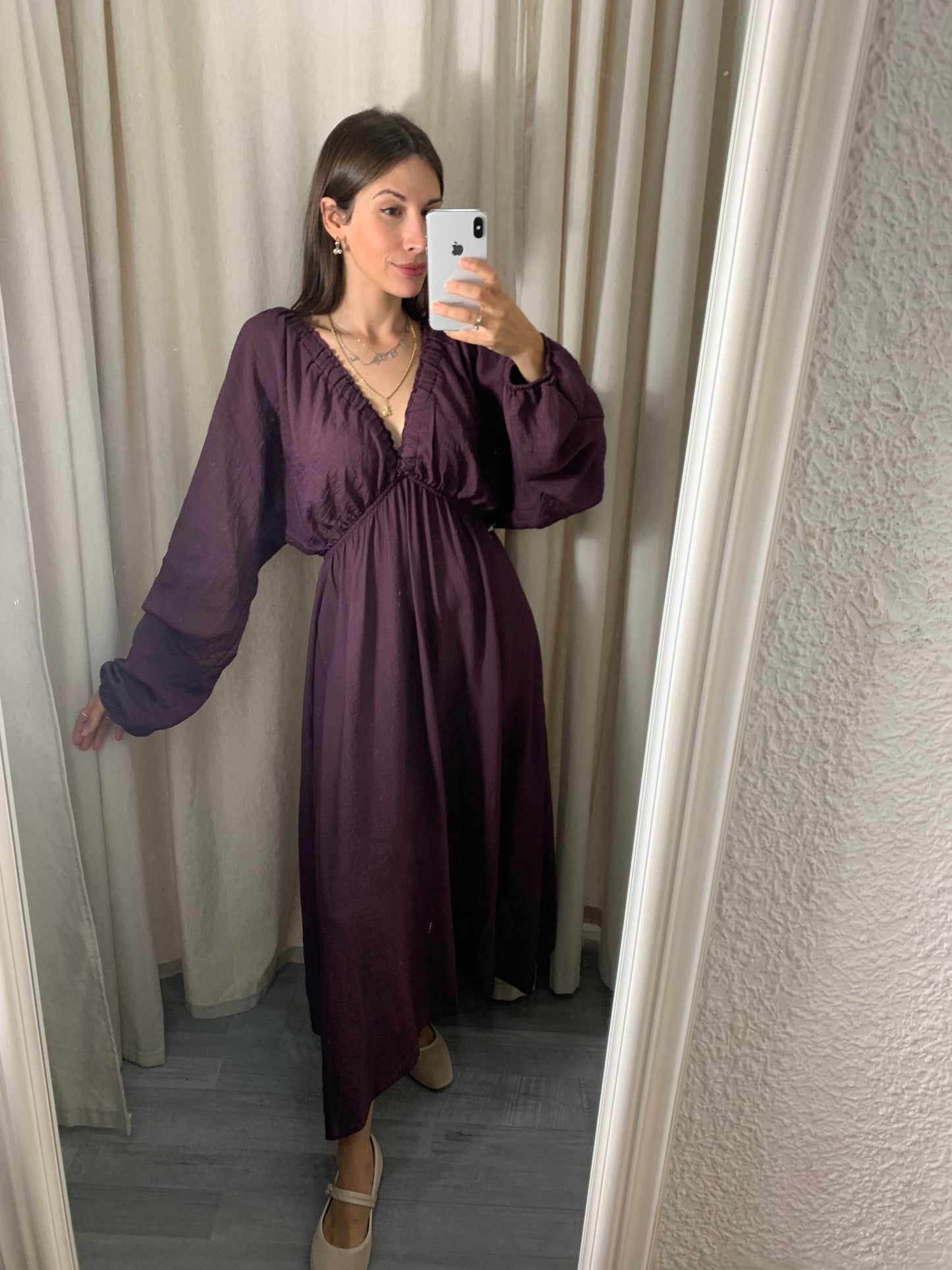 VESTIDO ESCOTE V BERENJENA