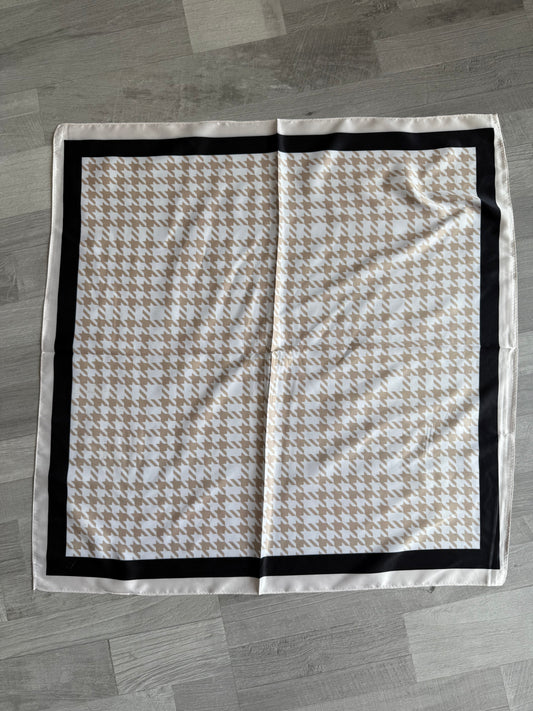 PAÑUELO 65x65 PATA GALLO