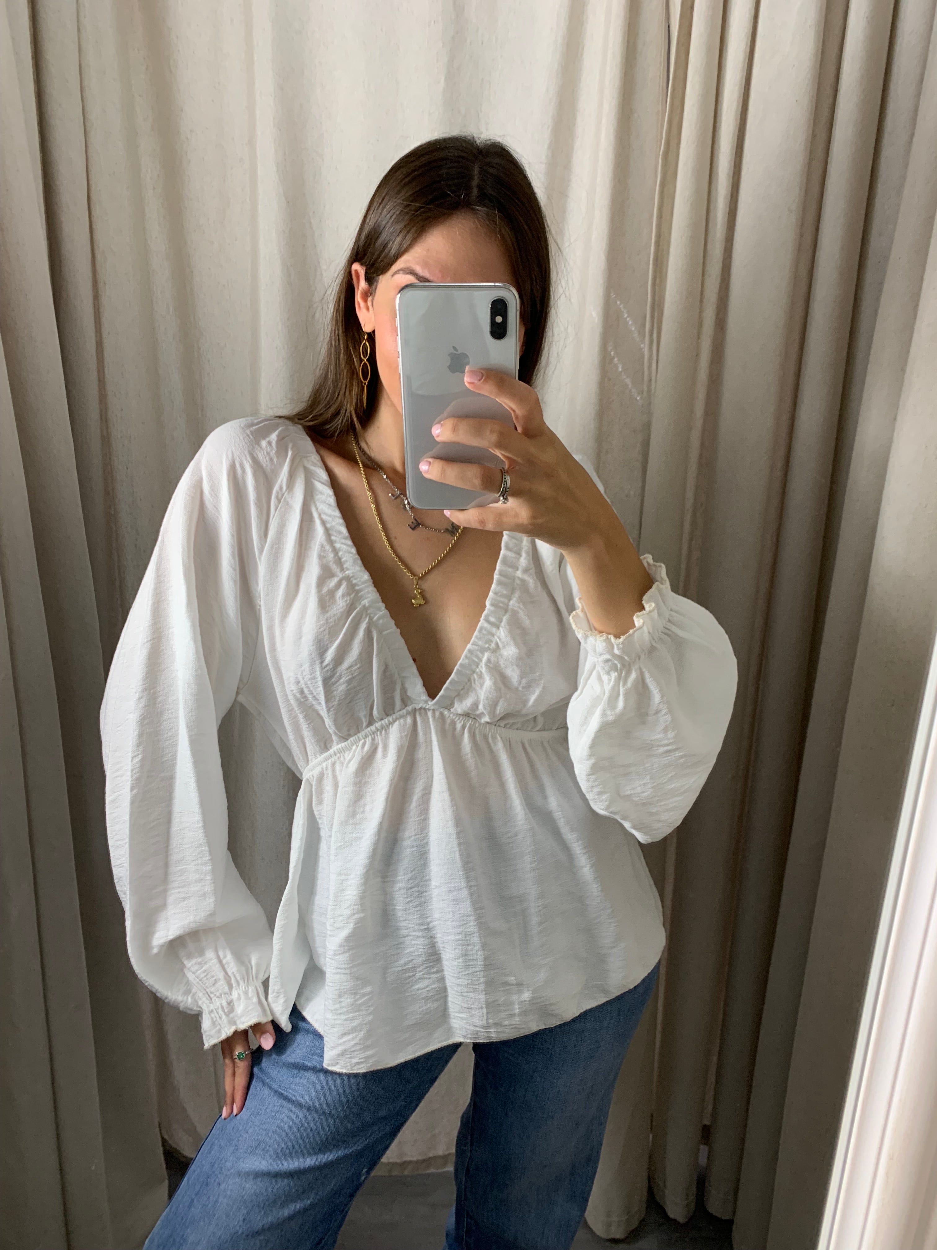 Blusa blanca con escote fashion