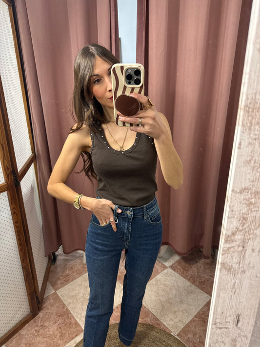 TOP TACHUELAS MARRÓN