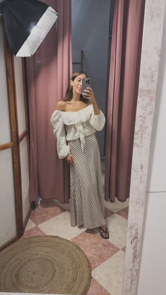 BLUSA VOLANTES Y GOMA ESCOTE